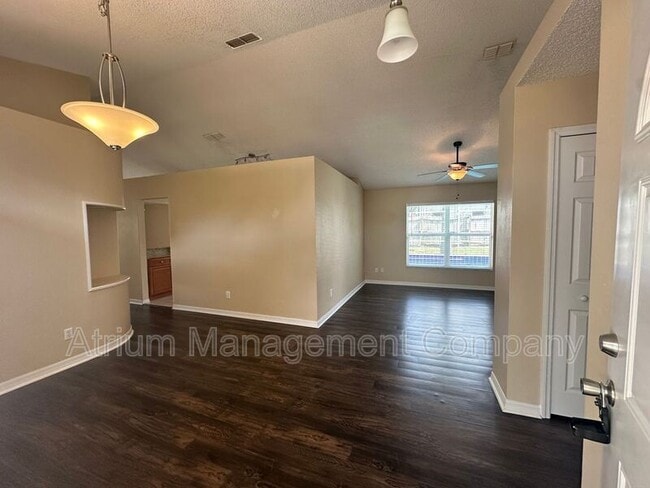 Building Photo - 2917 Hunters Ln