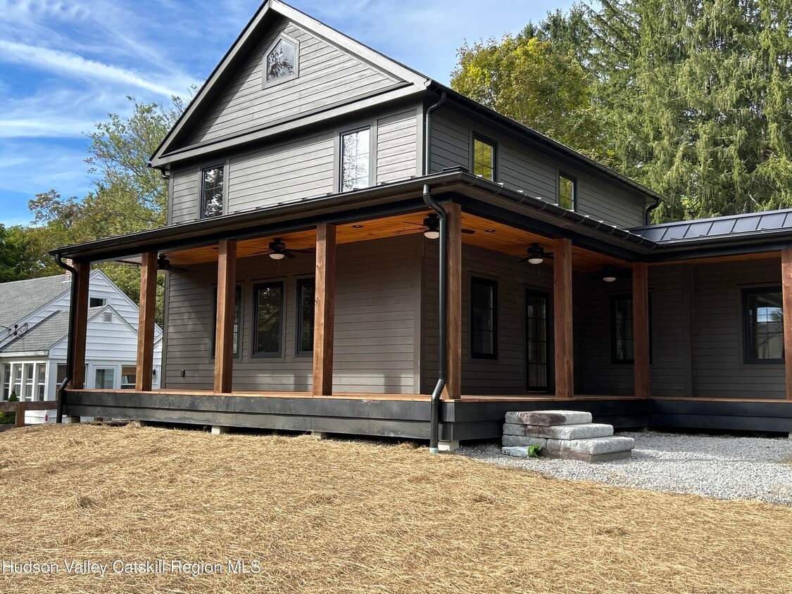 Primary Photo - 21 Highland St