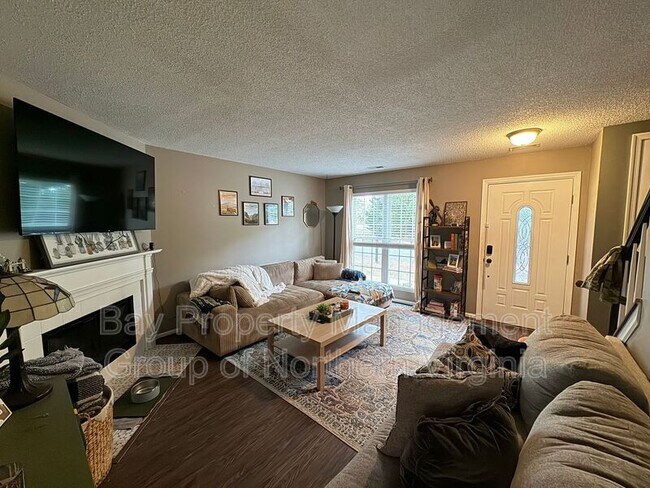 Foto del edificio - 6502 Morning Glen Ct