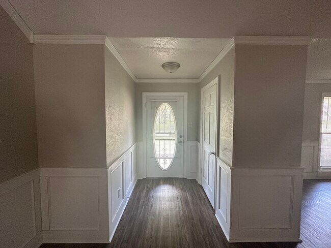 Foto del edificio - 968 Boones Hollow - Available Now!