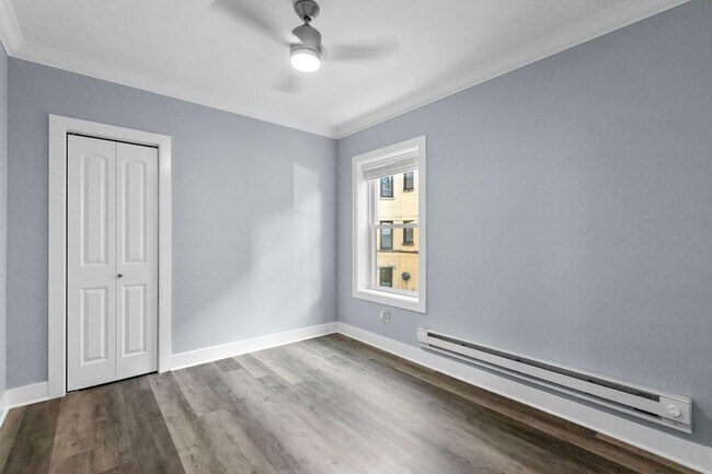 Foto del edificio - 3815 N Greenview Ave