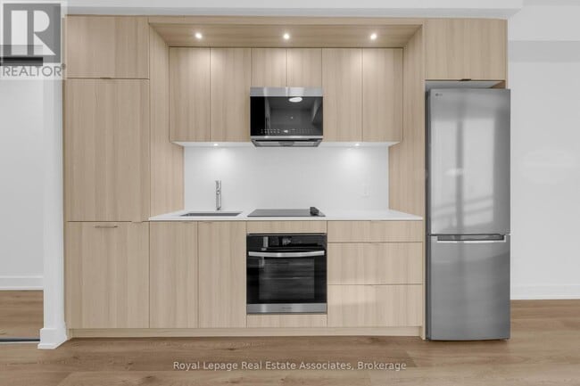 Photo du bâtiment - 60 Central Park Roadway