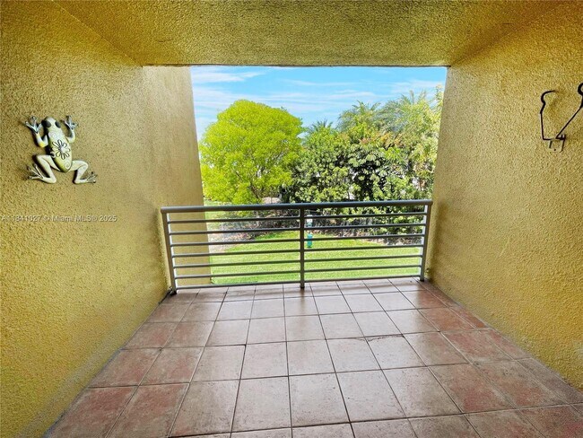 Foto del edificio - 9735 Fontainebleau Blvd