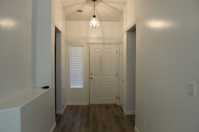 Foto del edificio - Home in Northwest Bakersfield with Solar!