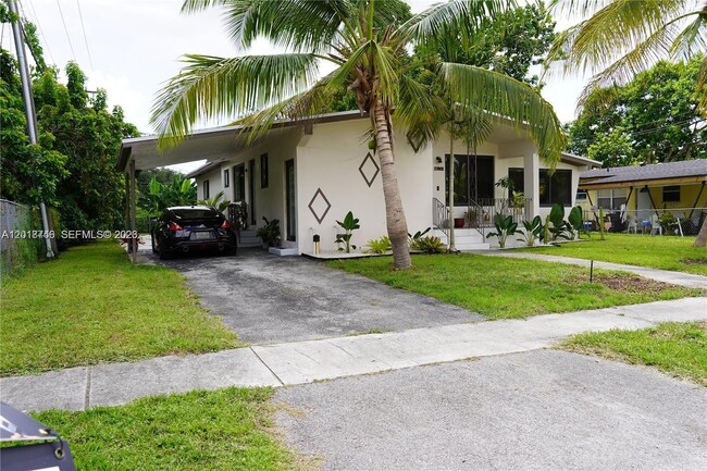 Foto del edificio - 17601 NE 5th Ct