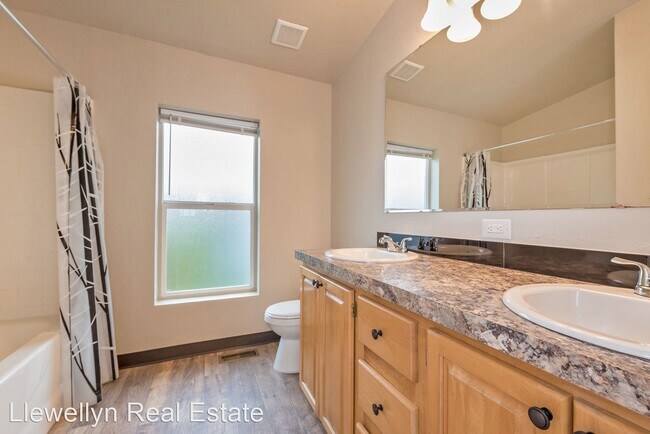 Building Photo - 15400 Southeast 155th Place