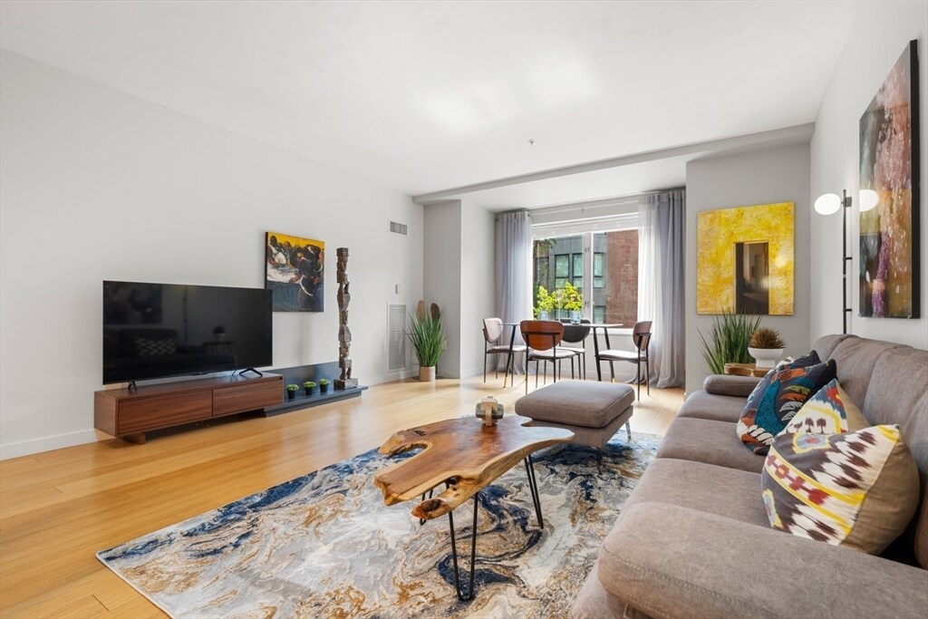 Primary Photo - 16 Miner St