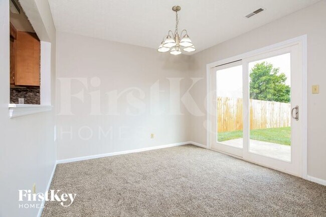 Foto del edificio - 825 Walton Ct