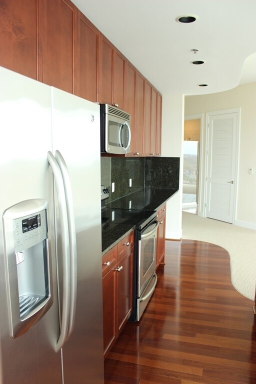 Building Photo - City Views! Tons of Amenities! Corner Unit...