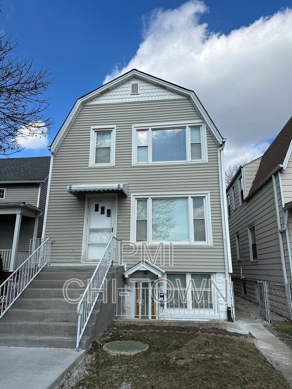 5202 W Ainslie St, Chicago, IL 60630 Condo for Rent in Chicago, IL
