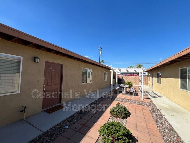 Foto del edificio - 422 Rosa Parks Rd