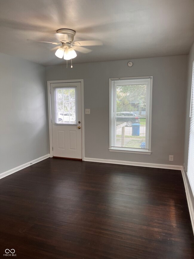 Foto del edificio - 4842 Hillside Ave