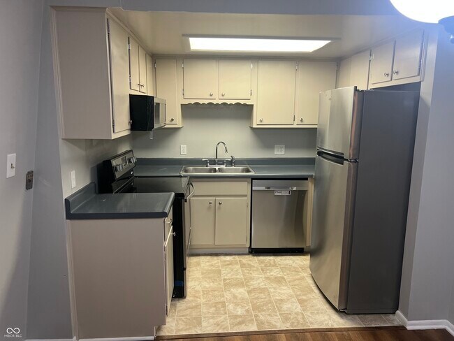 Foto del edificio - 311 Elmead Ct