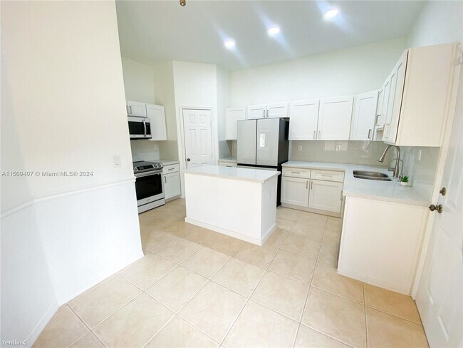 Building Photo - 3 br, 2.5 bath House - 2332 SE 19th Ct