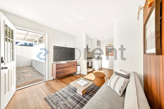 Foto del edificio - 12877 Borden Ave