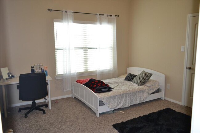 Building Photo - 3334 Emerald Valley Dr