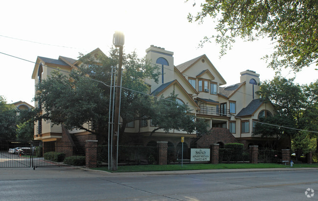 Building Photo - Springs Apartments