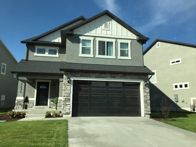 Building Photo - 878 W Mckenna Rd