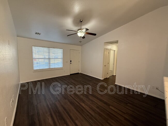 Foto del edificio - 25934 E 90th St S