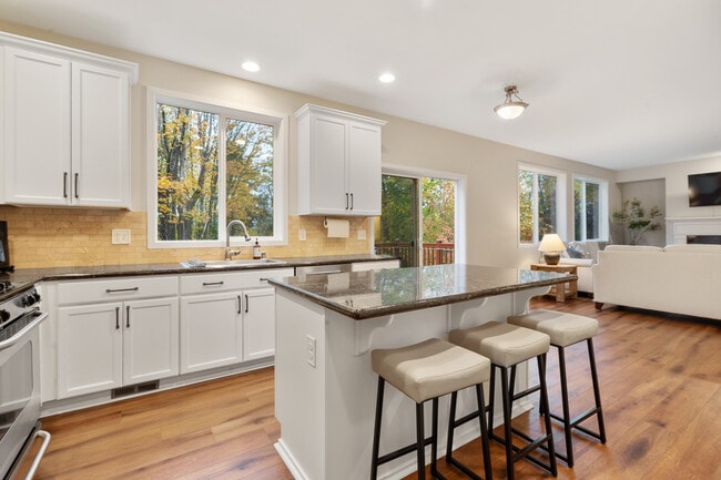 Building Photo - 22202 68th Pl West