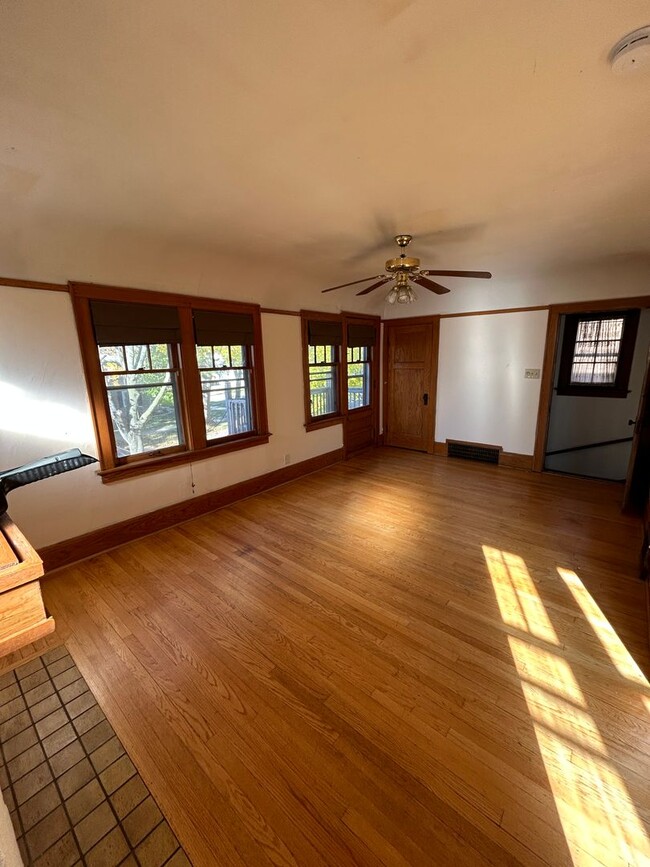 Building Photo - 2372N70K