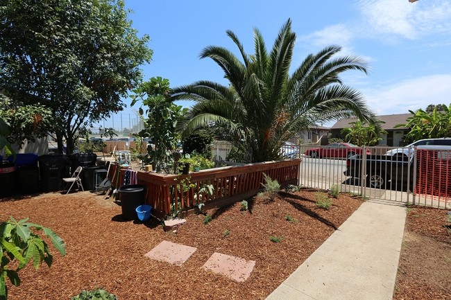 Foto del edificio - San Diego Duplex