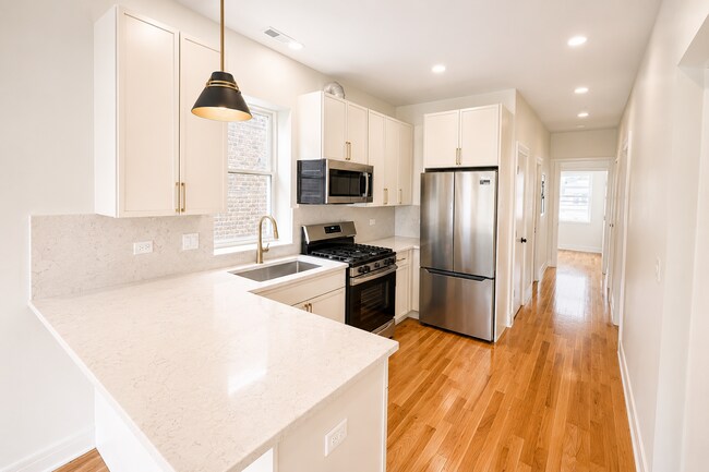 Foto del edificio - 3136 N Ridgeway Ave