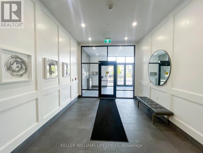 Photo du bâtiment - 260-260 Villagewalk Blvd