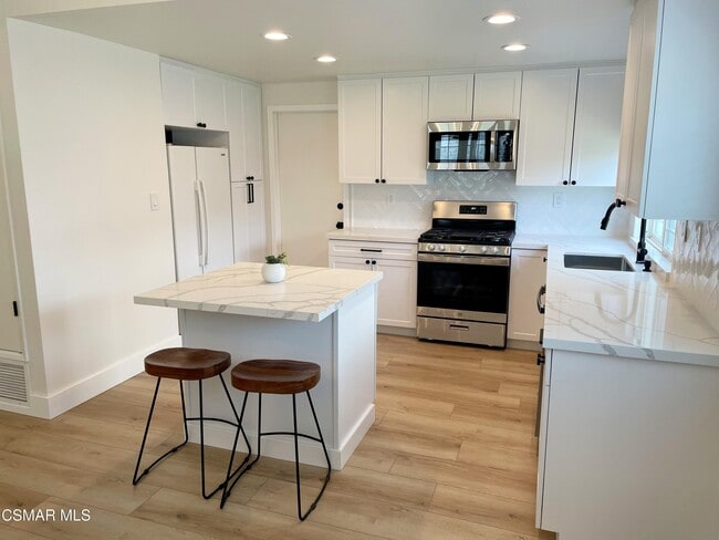 Building Photo - 382 Aristotle St