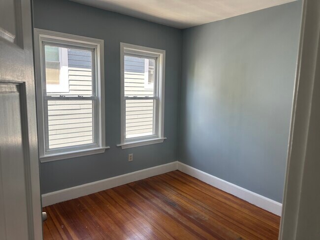 Building Photo - 7 Gayland St