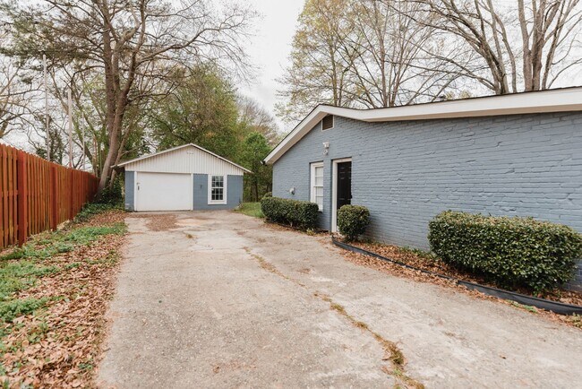Foto del edificio - 2780 Hall Dr SE