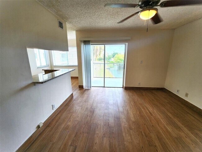 Foto del edificio - 5760 Rock Island Rd