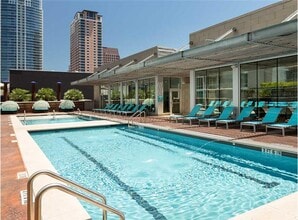 Building Photo - 420 W 3rd St