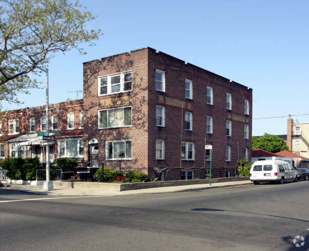 Primary Photo - 425 E 35th St