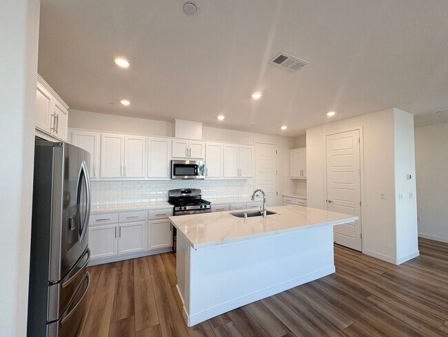 Foto del edificio - Beautiful 4 Bedroom 3 Full bath House with Solar in Gated Antioch Community