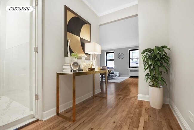 Foto del edificio - 115 E 72nd St