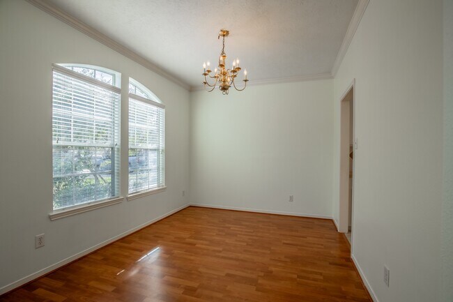 Foto del edificio - 4823 Zachary Ln