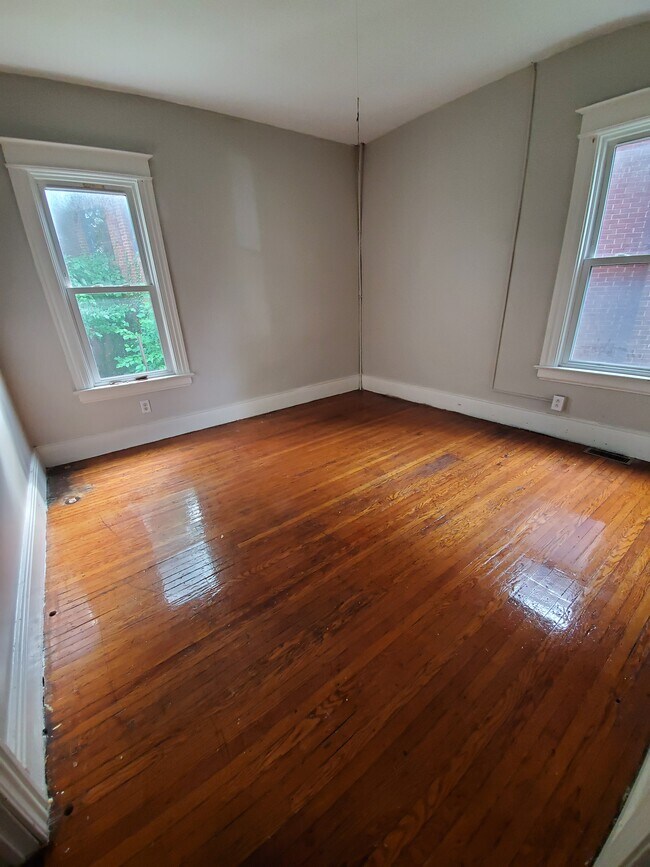 Building Photo - 110 Thorndale Ter