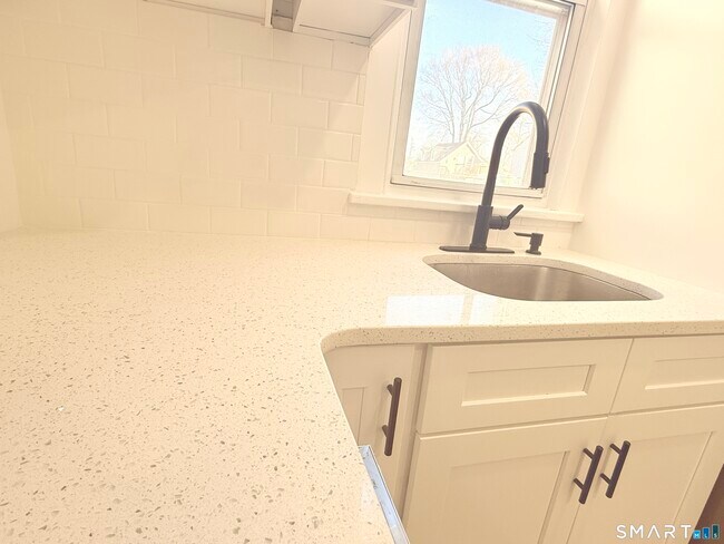 Building Photo - 11 Starr Ave