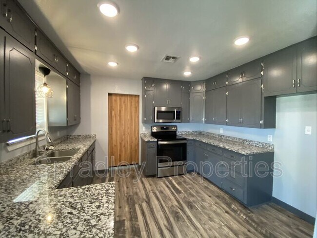 Building Photo - 16383 Possum Creek Rd