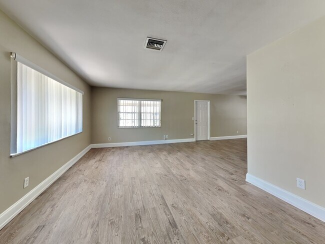 Building Photo - 7321 Egypt Lake Dr