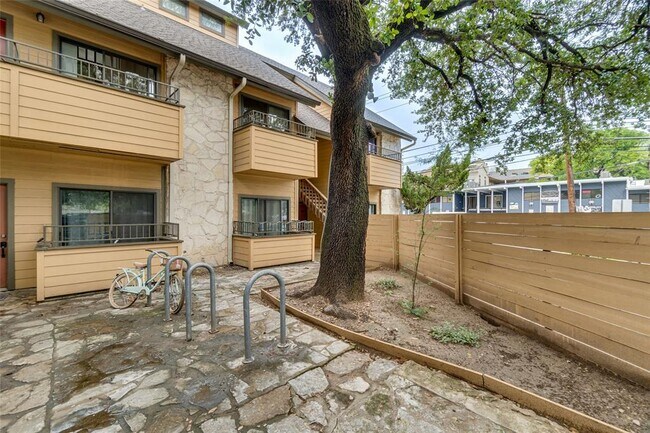 Building Photo - 2714 Nueces St