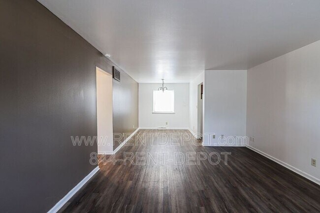 Foto del edificio - 2805 Ravenswood Dr