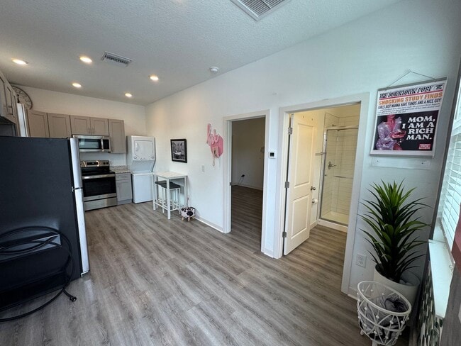 Foto del edificio - Cozy one bedroom apartment near downtown S...