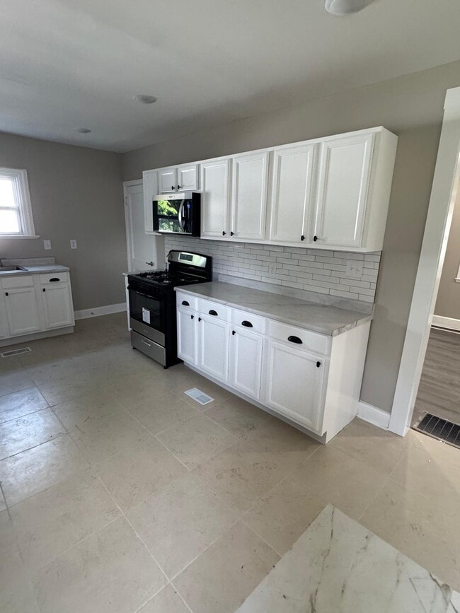 Foto del edificio - 445 W 25th St