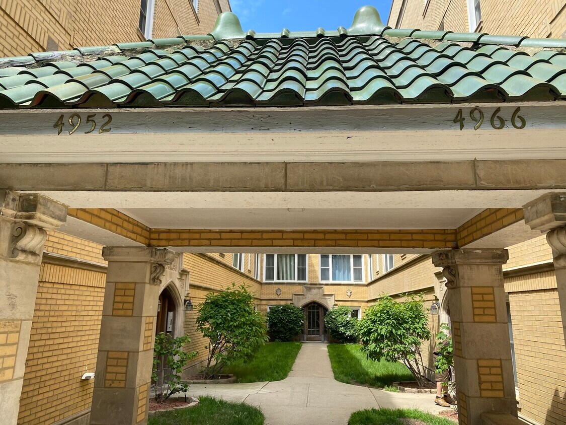 Primary Photo - 4954 N Spaulding Ave