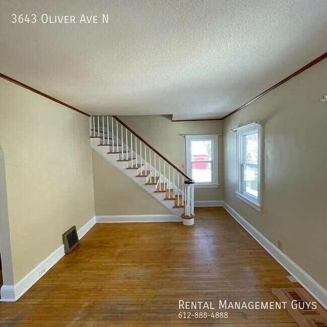 Foto del edificio - Well Cared for 2 Bedroom Home! Hardwood Fl...