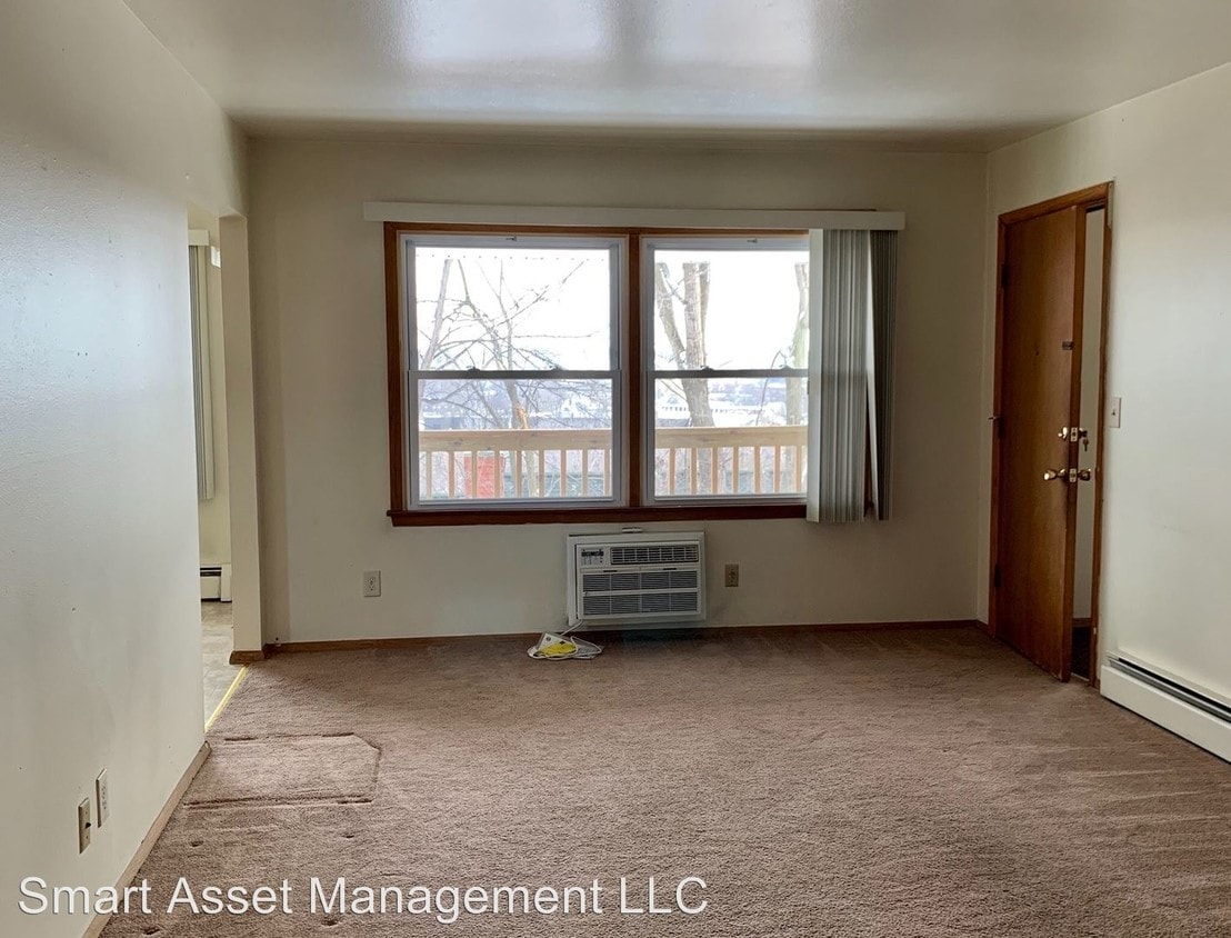 157 3rd St, Waukesha, WI 53188 Condo for Rent in Waukesha, WI