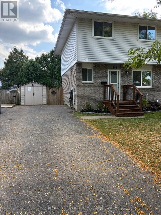 Building Photo - 5842 Frontenac St