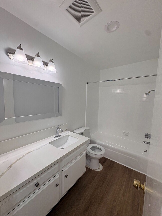 Foto del edificio - 1825 N Gramercy Pl